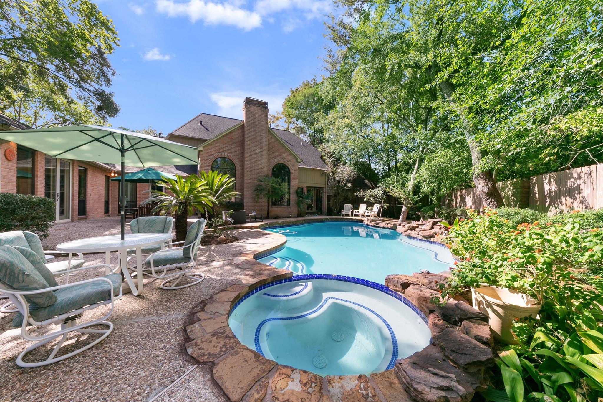 11818 Castle Ridge Dr, For Sale in Houston - eXp Realty