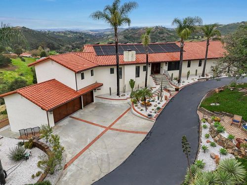 29509 Hoxie Ranch Rd, Vista, CA, 92084-2205 | Card Image