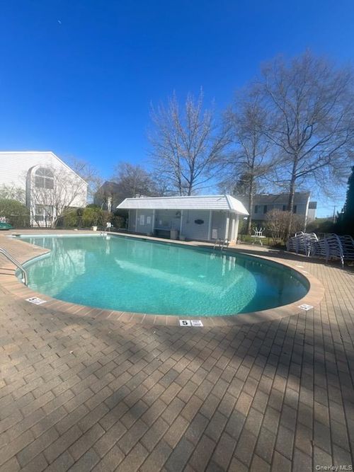 53-220 Montauk Hwy, Southampton, NY, 11968-4108 | Card Image
