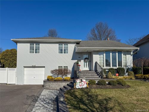 28 Garden Cir, Syosset, NY, 11791-4803 | Card Image