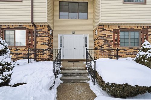 24100 Wildbrook Ct, Southfield, MI, 48034-1316 | Card Image