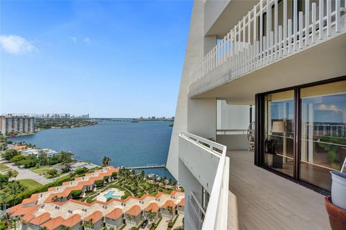 ph9-4000 Towerside Ter, Miami, FL, 33138-2235 | Card Image