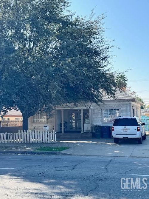 1107 Monterey St, Bakersfield, CA, 93305-4620 | Card Image