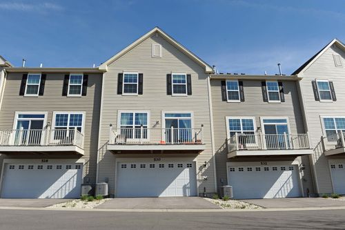 530 Cimmaron Cir, Crystal Lake, IL, 60012-3719 | Card Image