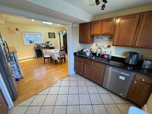 2-208 Holland St, Somerville, MA, 02144-2432 | Card Image