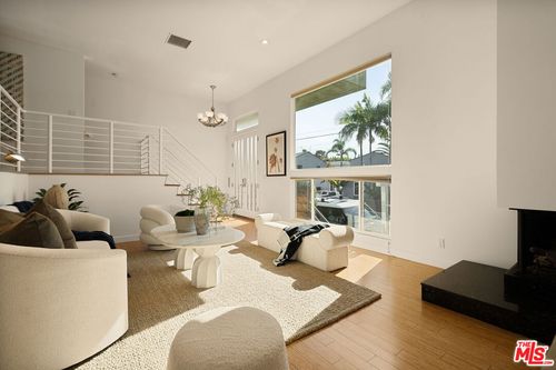 613 Mildred Ave, Venice, CA, 90291-4709 | Card Image