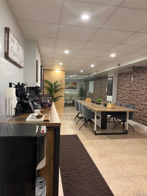 apt-5l-210 Pelham Rd, New Rochelle, NY, 10805-2531 | Card Image