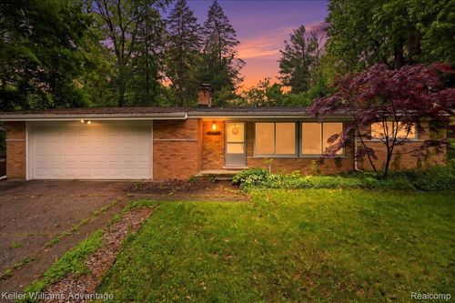 52433 Ihla St, Utica, MI, 48316 | Card Image
