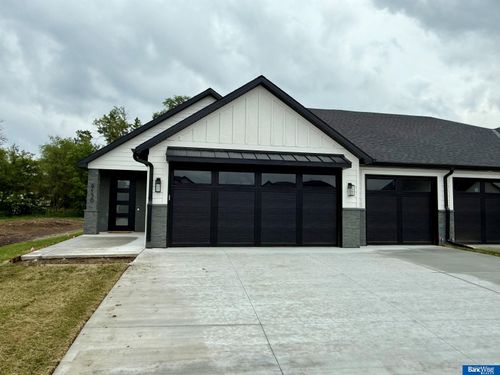 9118 Hillcrest Trl, Lincoln, NE, 68520-1214 | Card Image