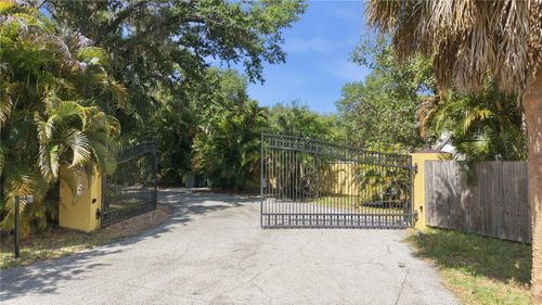 3348 Alamo Ln, SARASOTA, FL, 34235-3402 | Card Image