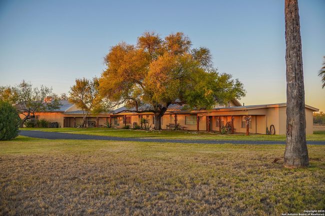 9239 Fm 133, Home with 7 bedrooms, 7 bathrooms and null parking in Cotulla TX | Image 37