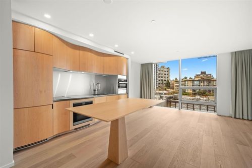 60x-1568 Alberni St, Vancouver, BC, V6G0E3 | Card Image