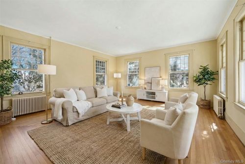 825 Munn Ln, Orient, NY, 11957-1014 | Card Image