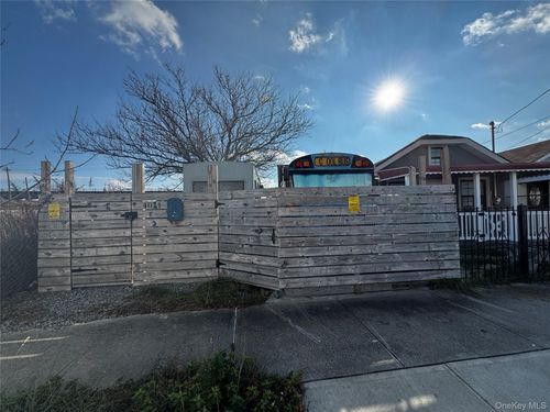 4011 Rockaway Beach Blvd, Far Rockaway, NY, 11691-1423 | Card Image