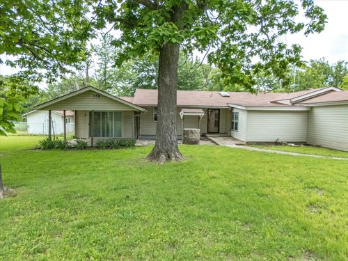 415 S Union St, Montague, TX, 76251-2711 | Card Image