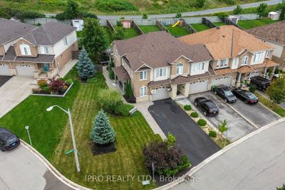 78 Cedarville Dr, Home with 3 bedrooms, 3 bathrooms and 5 parking in Stoney Creek ON | Image 2