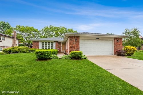 2976 Hillside Ln, Darien, IL, 60561-1681 | Card Image