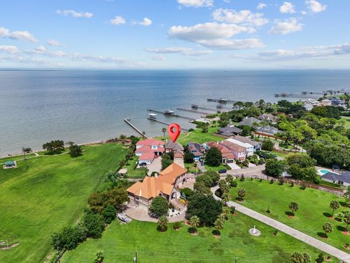 2668 E Bayshore Dr, San Leon, TX, 77539-2629 | Card Image