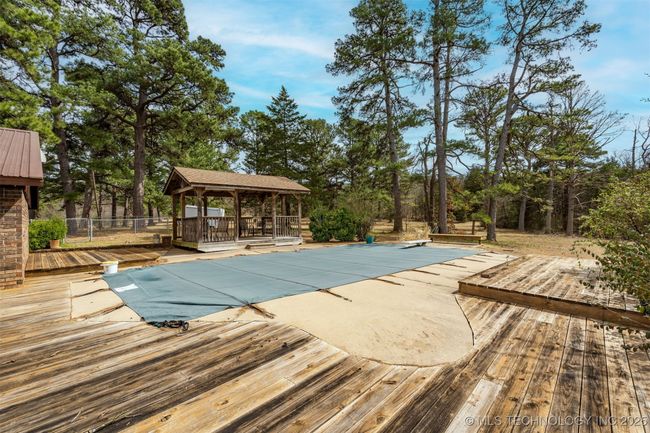 33742 Pleasant Valley Rd, House other with 3 bedrooms, 3 bathrooms and null parking in Poteau OK | Image 10