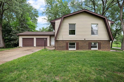 3906 Rolling Hill Dr, Middleton, WI, 53562-1224 | Card Image