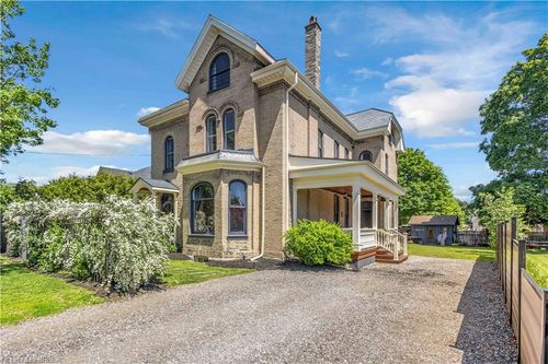 18 Hawarden Ave, Brantford, ON, N3T4H3 | Card Image