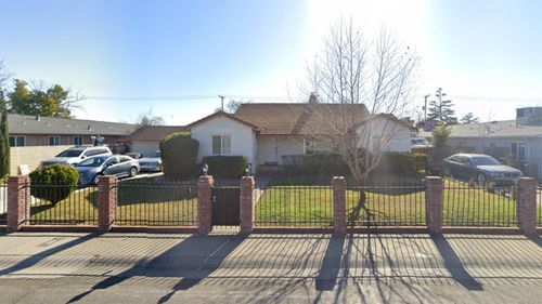 2076 20th Ave, Sacramento, CA, 95822-1530 | Card Image