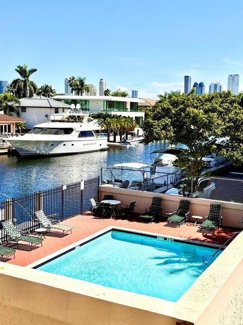 apt-208-2903 Ne 163rd St, North Miami Beach, FL, 33160-4411 | Card Image