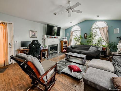 819 Woodingham Ave, Waterford, MI, 48328-4174 | Card Image