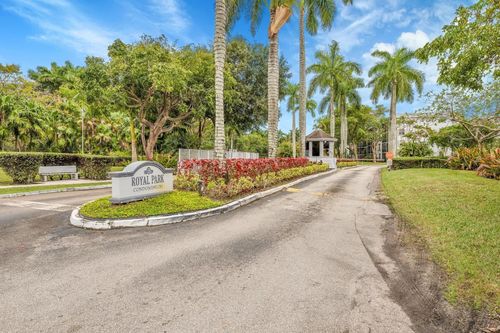 4g-118 Royal Park Drive, Oakland Park, FL, 33309 | Card Image