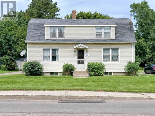 8 Falconwood Dr, Charlottetown, PE, C1A6B5 | Card Image