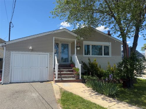 784 S Ocean Ave, Freeport, NY, 11520-6327 | Card Image