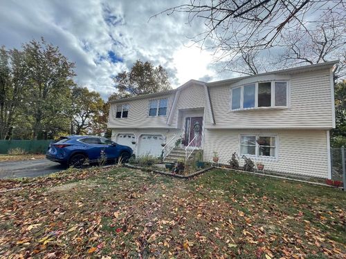 105 Pheasant Rd, West Haven, CT, 06516-2925 | Card Image