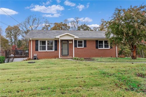 175 Sherwood Dr, Mount Airy, NC, 27030-9115 | Card Image