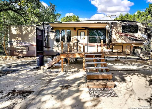 848 Avenue J, Lakehills, TX, 78063-2224 | Card Image