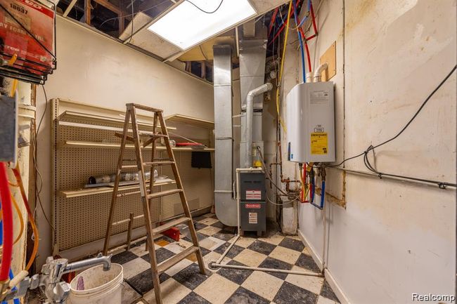 910 Utility Room | Image 26