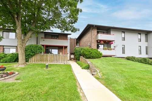 207-7921 S 68th Street, Franklin, WI, 53132 | Card Image