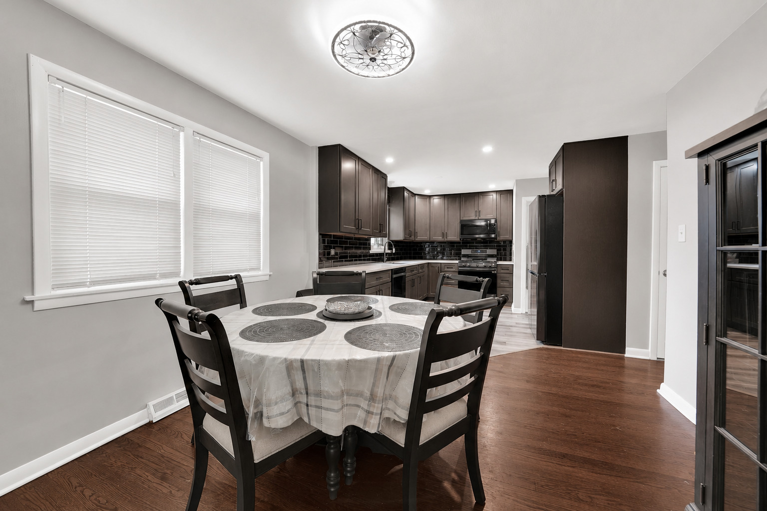 Residential in Oak Lawn 5