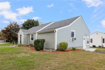 15 Elton Circle, House other with 3 bedrooms, 2 bathrooms and 7 parking in Cranston RI | Image 3