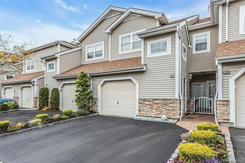 99 Carriage Ln, Plainview, NY, 11803-1525 | Card Image