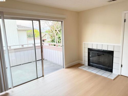 203-25129 Copa Del Oro Dr, Hayward, CA, 94545-2580 | Card Image