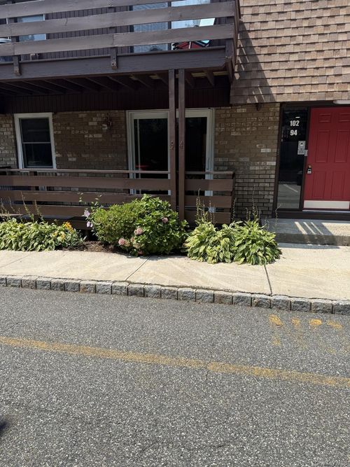94 New Holland Vlg, Nanuet, NY, 10954-2441 | Card Image