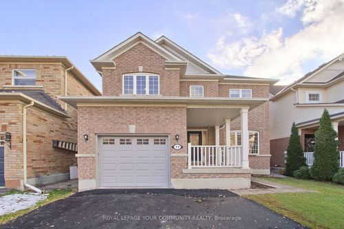 19 Chippingwood Manor, Aurora, ON, L4G7R4 | Card Image