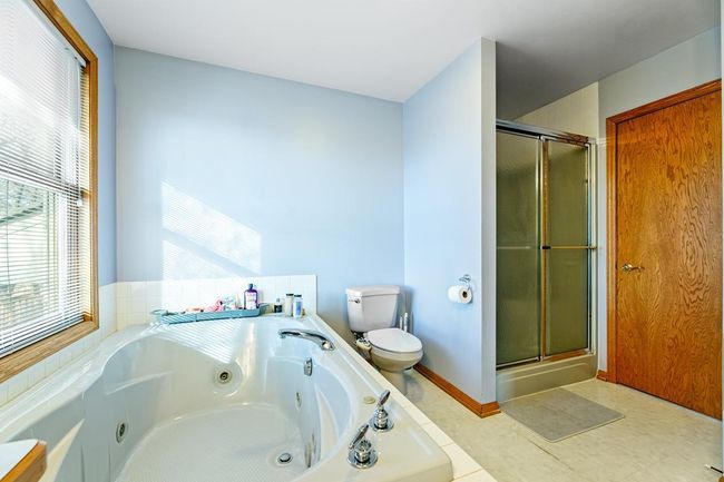 3rd level - Primary Bathroom | Image 17