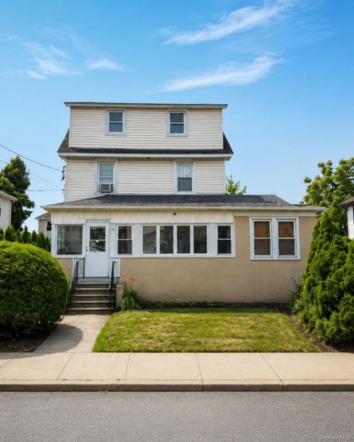 29 Loretta Street, Hempstead, NY, 11096 | Card Image