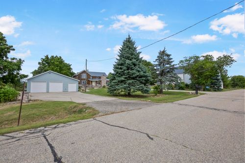 2056 Church Dr, Watertown, WI, 53094-9530 | Card Image