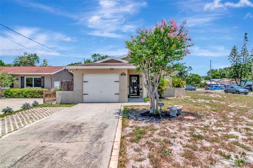 7001 70th Ave N, PINELLAS PARK, FL, 33781-3909 | Card Image
