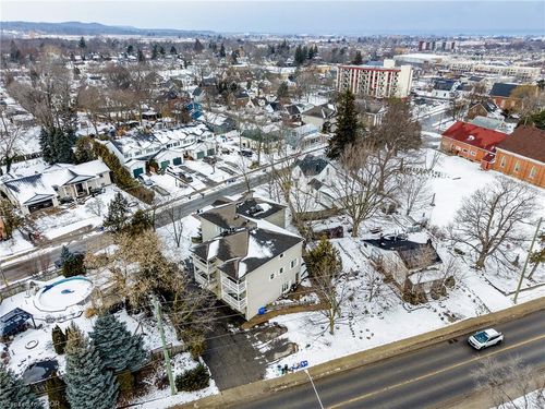 1-4245 Queen St, Beamsville, ON, L3J2G2 | Card Image