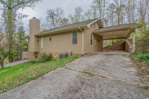 124 Hickory Nut Dr, Clinton, TN, 37716-2224 | Card Image