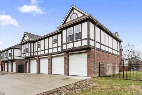 15-411 E Ferry St, Detroit, MI, 48202-3813 | Card Image