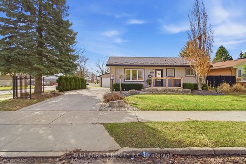 1975 Royal Cres, London, ON, N5V1N6 | Card Image